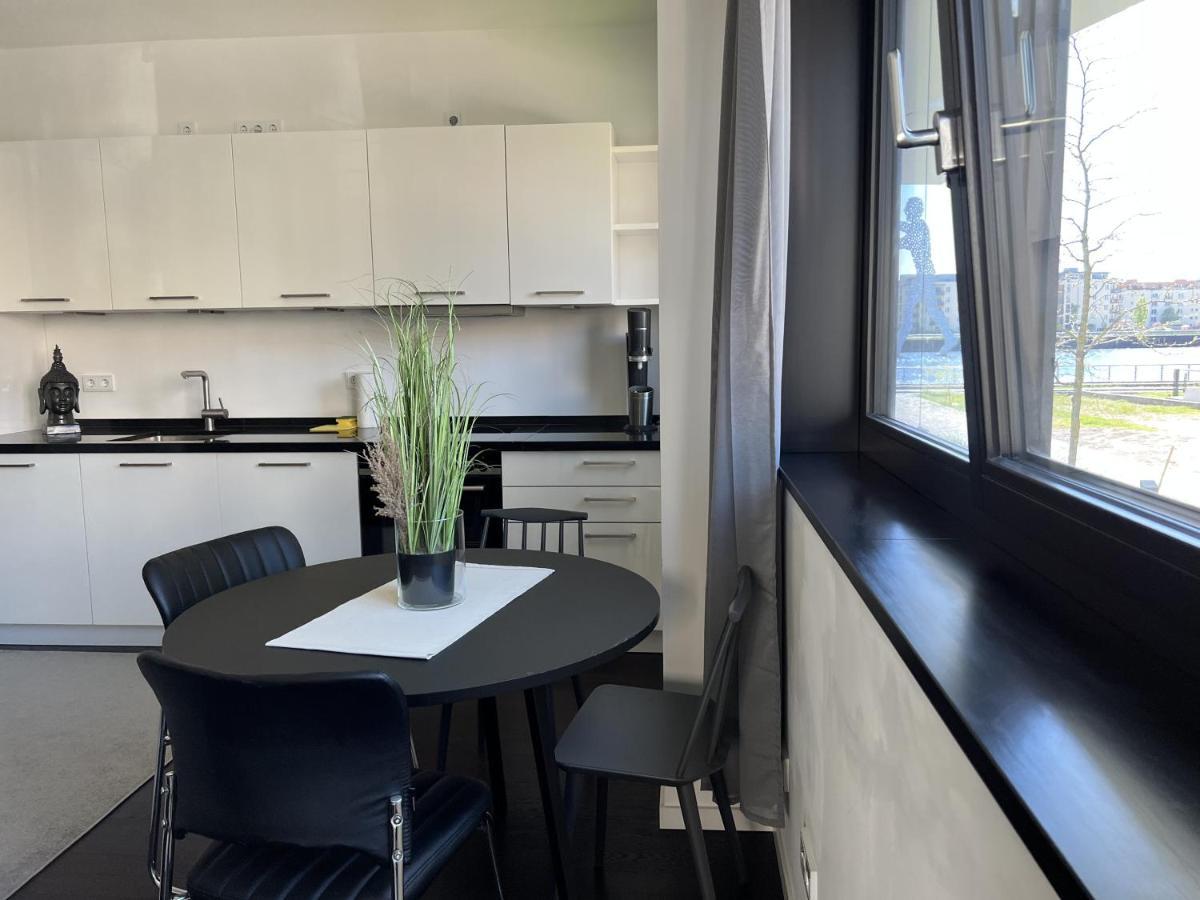 Luxury Waterfront Apartment Berlijn Buitenkant foto